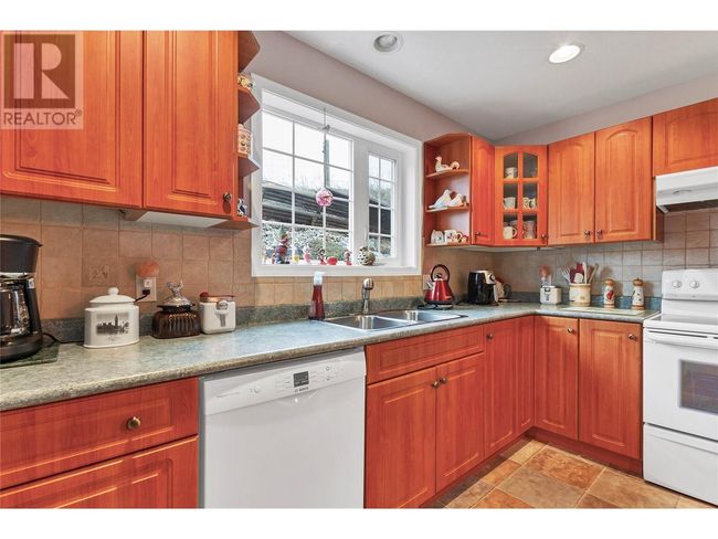 7603 Baker Hogg Rd, House other with 3 bedrooms, 3 bathrooms and 2 parking in North Okanagan Rd Rural BC | Image 9
