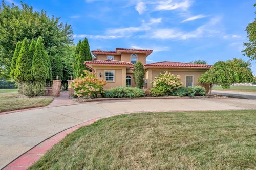 1111 Eloise St, Okoboji, IA, 51355-2562 | Card Image