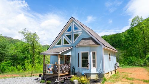 720 Cedar Creek Farm Rd, Tuckasegee, NC, 28783-9679 | Card Image