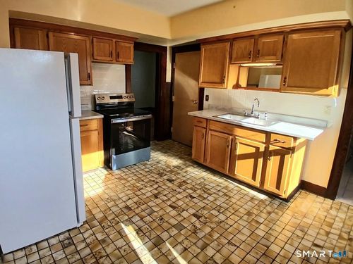 652 High Street, Middletown, CT, 06457 | Card Image