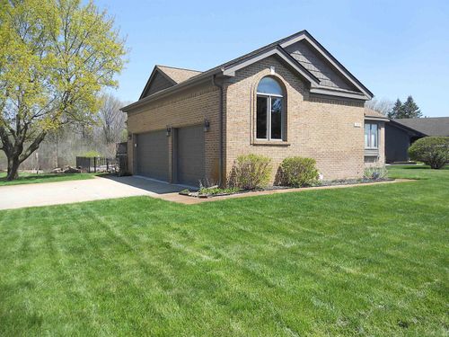 10690 Oxbow Hts, White Lake, MI, 48386-2259 | Card Image
