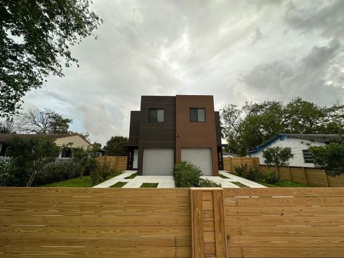 b-1074 Nw 61st St, Miami, FL, 33127-1046 | Card Image