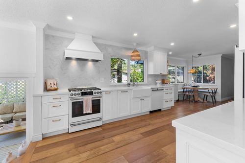 1682 W 21st St, North Vancouver, BC, V7P2E4 | Card Image