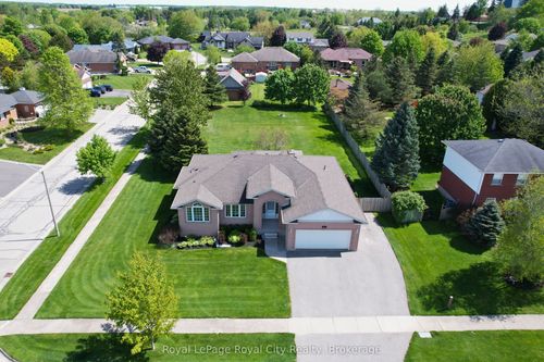 17 St Boniface Dr, Maryhill, ON, N0B2B0 | Card Image