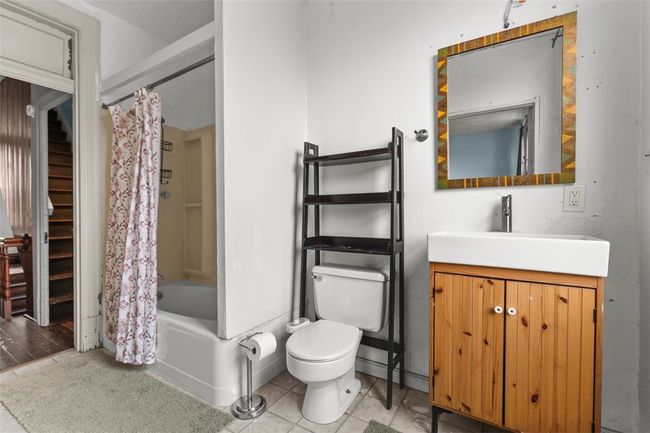 Bathroom | Image 17