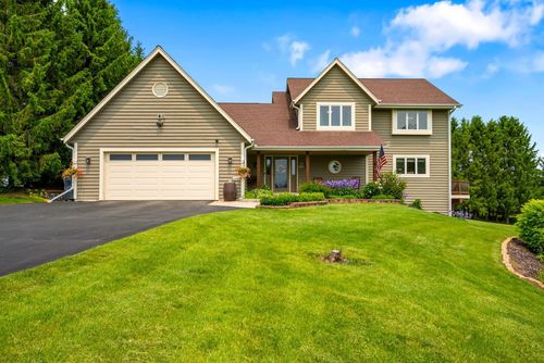 8631686 Kilbourne Rd, Hartland, WI, 53029-9520 | Card Image