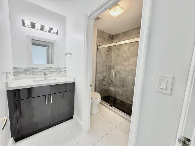 16515 Ruby Lk, House other with 4 bedrooms, 3 bathrooms and null parking in Weston FL | Image 17