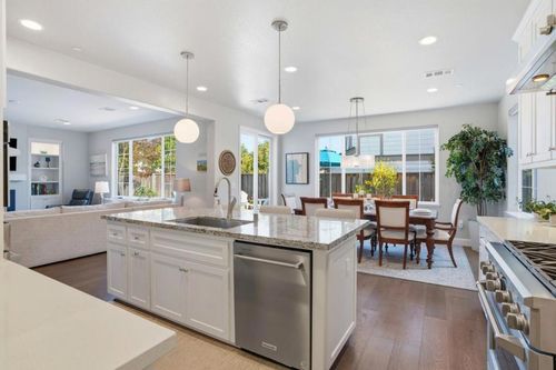 271 10th St, Marina, CA, 93933-6004 | Card Image