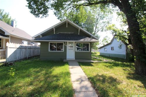 580 3rd St E, Shaunavon, SK, S0N2M0 | Card Image