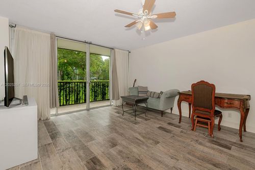 117-3401 N Country Club Dr, Aventura, FL, 33180-1722 | Card Image