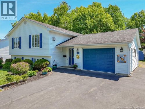137 Manresa Dr, Fredericton, NB, E3A9S9 | Card Image