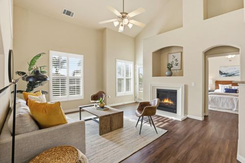 5512 Tares Cir, Elk Grove, CA, 95757-4363 | Card Image