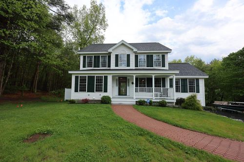 19 Burgess St, Litchfield, NH, 03052-8015 | Card Image