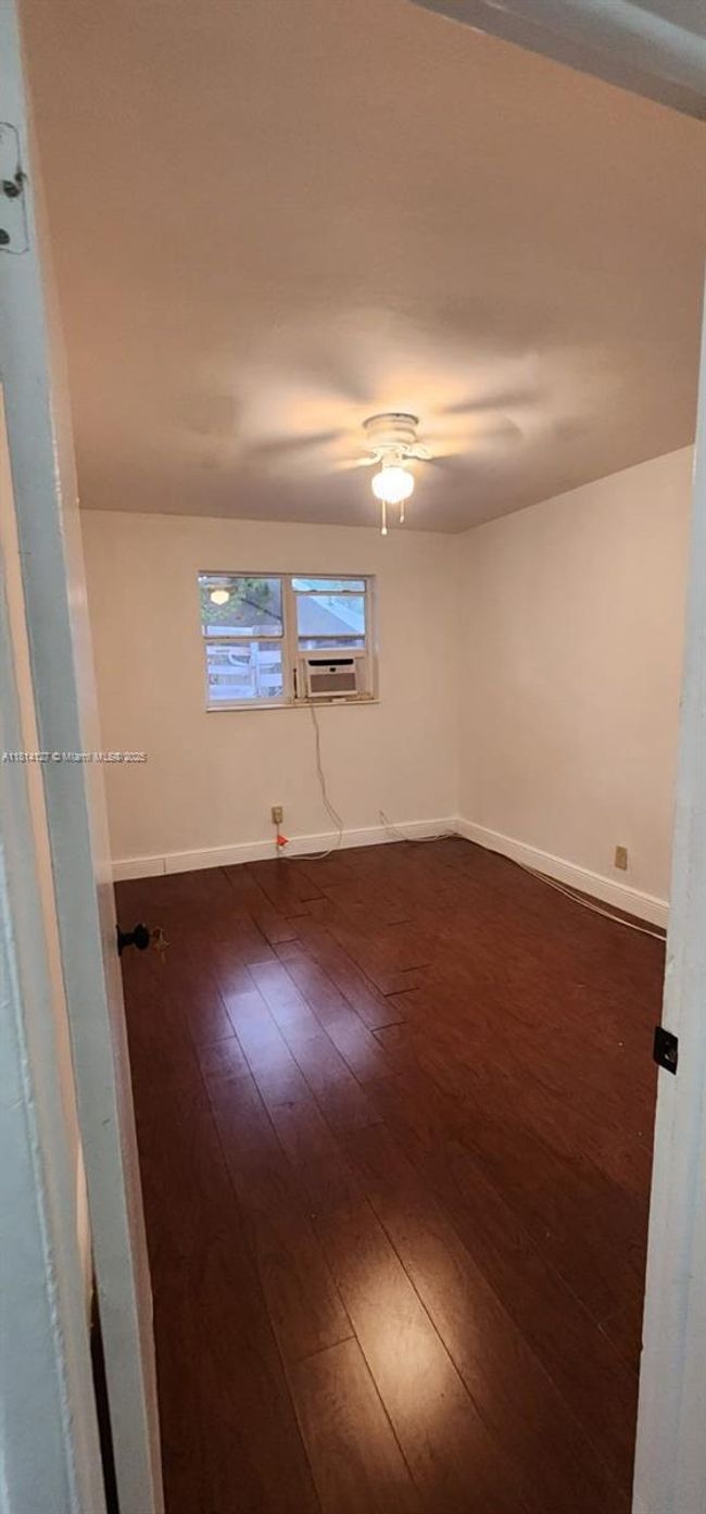 B - 371 Ne 57 Th Ct, Home with 2 bedrooms, 1 bathrooms and null parking in Oakland Park FL | Image 8