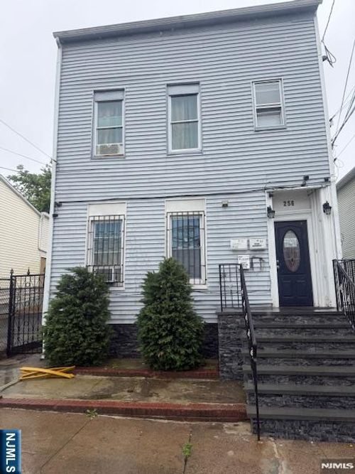 256 Van Houten St, Paterson, NJ, 07501-2008 | Card Image