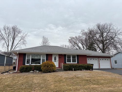 404 Elm St, Morrison, IL, 61270-2916 | Card Image