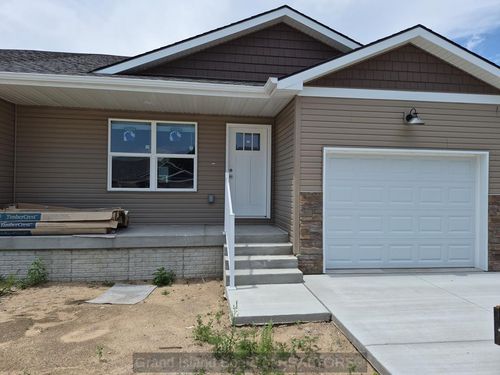 1842 Apple St, Grand Island, NE, 68801-2732 | Card Image