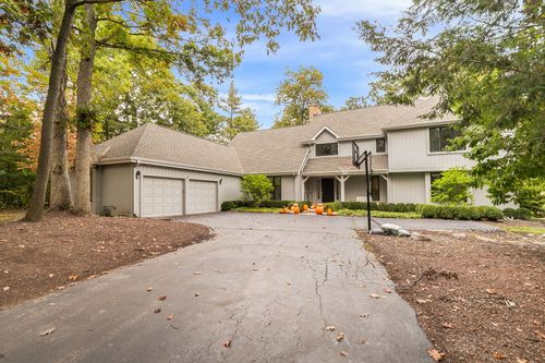 55 Trowbridge Cir, Lake Bluff, IL, 60044-1928 | Card Image