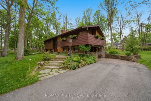 220 Belmoral Dr, Orillia, ON, L3V5R1 | Card Image