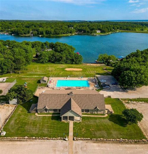 34 S Lakeside Cir, Linn Valley, KS, 66040-5255 | Card Image