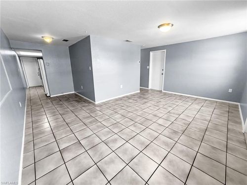 6617 Warwick Cir, Fort Myers, FL, 33919-6230 | Card Image