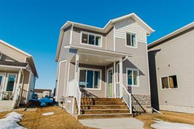 8852 96 Ave, House detached with 3 bedrooms, 2 bathrooms and 2 parking in Grande Prairie AB | Image 1