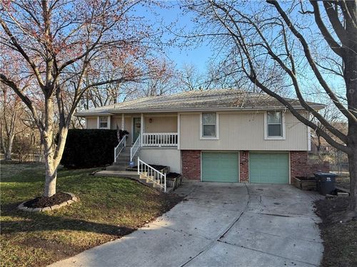 18008 E 25th Street Ct S, Independence, MO, 64057-1367 | Card Image