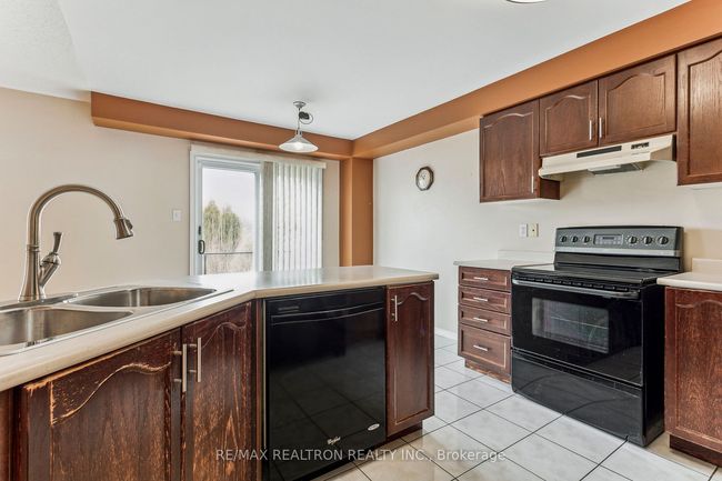 42 Queen Mary Dr, House other with 3 bedrooms, 3 bathrooms and 2 parking in Brampton ON | Image 9