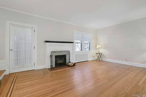 10 Robins Rd, New Rochelle, NY, 10801-1113 | Card Image