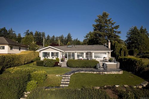 8585 Lochside Dr, North Saanich, BC, V8L1M5 | Card Image