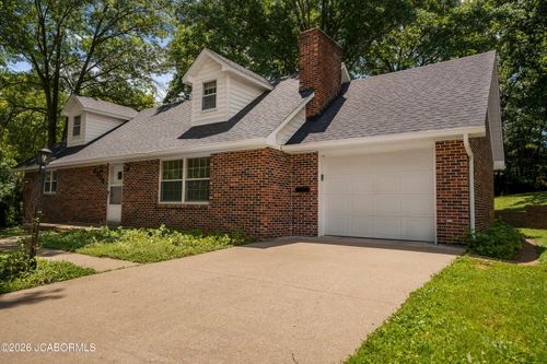 2206 Scenic Dr, Jefferson City, MO, 65101-3972 | Card Image