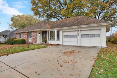 815 Ne Mulberry Street, House other with 3 bedrooms, 2 bathrooms and null parking in Lee's Summit MO | Image 2