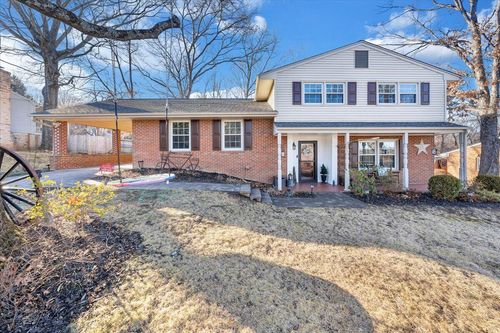 2831 W Club Dr, Salem, VA, 24153-6827 | Card Image
