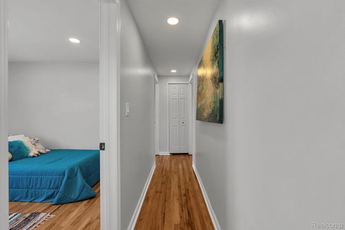 40585 Pinetree Dr, Plymouth, MI, 48170-4443 | Card Image