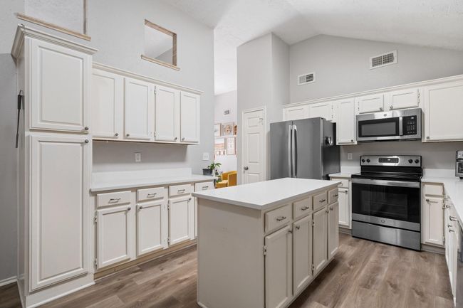 31311 N Head Dr, House other with 3 bedrooms, 2 bathrooms and 2 parking in Spring TX | Image 13