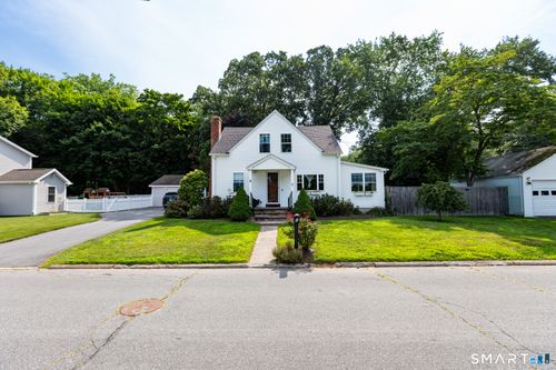 1 Middle St, Waterford, CT, 06385-2527 | Card Image