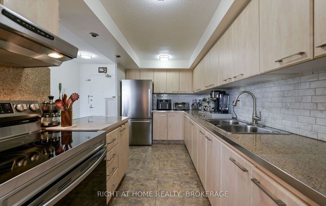 607 - 3120 Kirwin Ave, Condo with 2 bedrooms, 1 bathrooms and null parking in Mississauga ON | Image 11