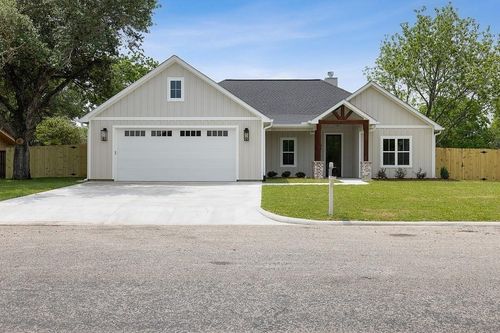 102 Tekla St, Weimar, TX, 78962-1002 | Card Image