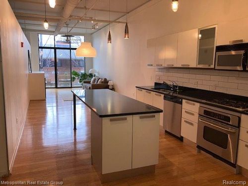 unit-206-100 N Center St, Royal Oak, MI, 48067-4820 | Card Image