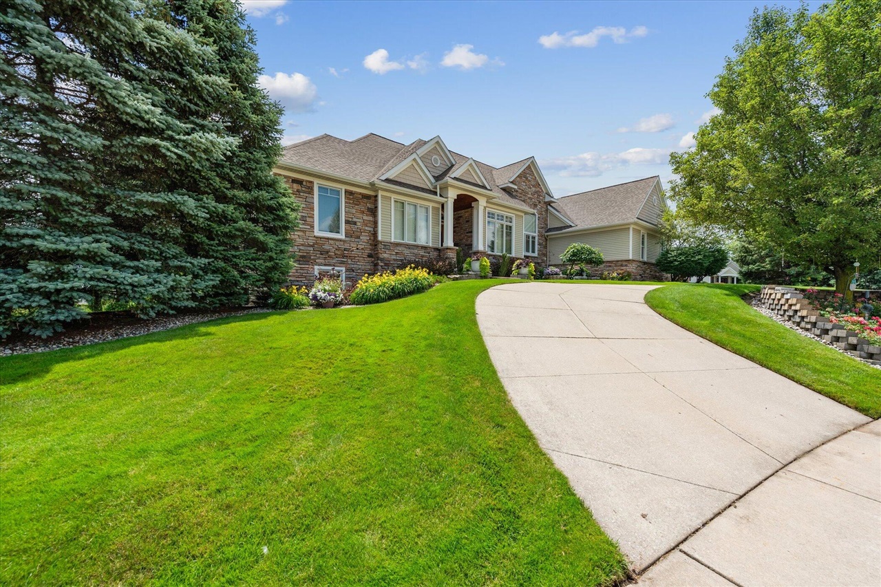 Ayrshire Dr, Wyoming, MI 49418