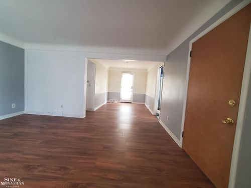 2037 Vernier Rd, Grosse Pointe Woods, MI, 48236-1581 | Card Image