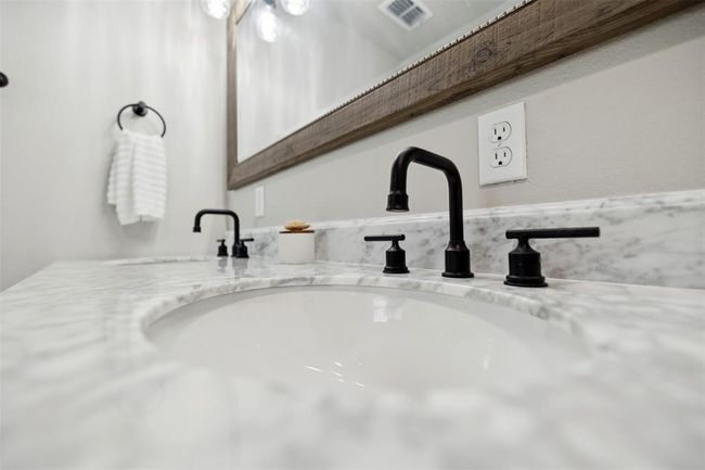 5530 Us Highway 90 A W, House other with 4 bedrooms, 2 bathrooms and 2 parking in Shiner TX | Image 35
