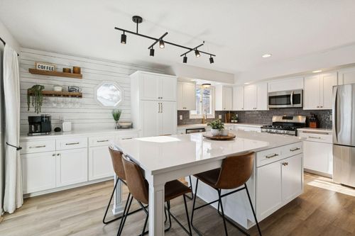 20650 207th Ct W, Lakeville, MN, 55044-8905 | Card Image