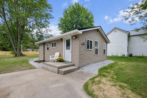 331 1st St, Breckenridge, MI, 48615-9598 | Card Image