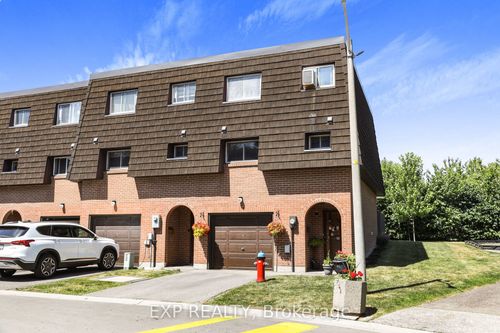 136 Darras Crt, Brampton, ON, L6T1W7 | Card Image