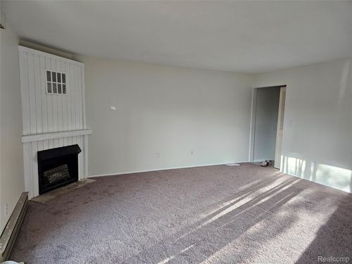 apt-3-7370 Woodview St, Westland, MI, 48185-5912 | Card Image