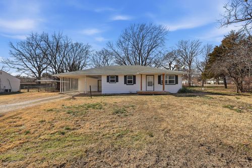 213 S Poplar St, Douglass, KS, 67039-8652 | Card Image