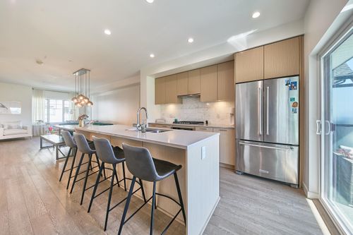 204-19451 Sutton Ave, Pitt Meadows, BC, V3Y0G6 | Card Image