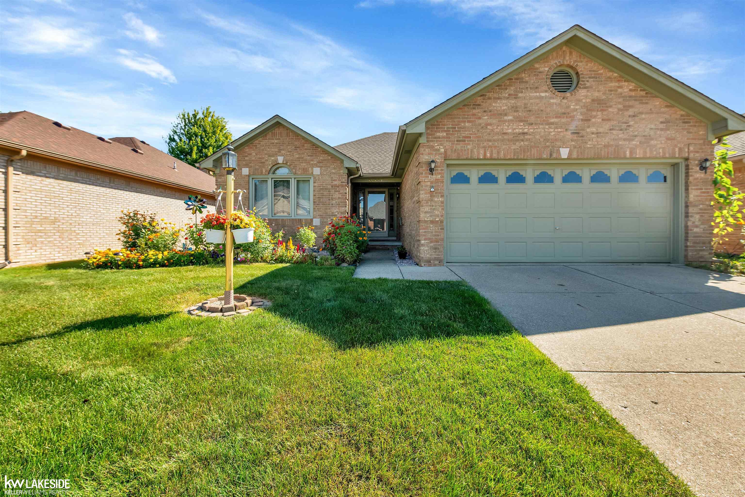 Genuine Risk Ct, Clinton Township, MI 48035