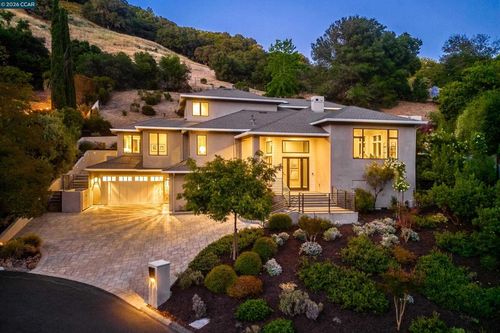 84 Mossbridge Ln, Orinda, CA, 94563-1229 | Card Image